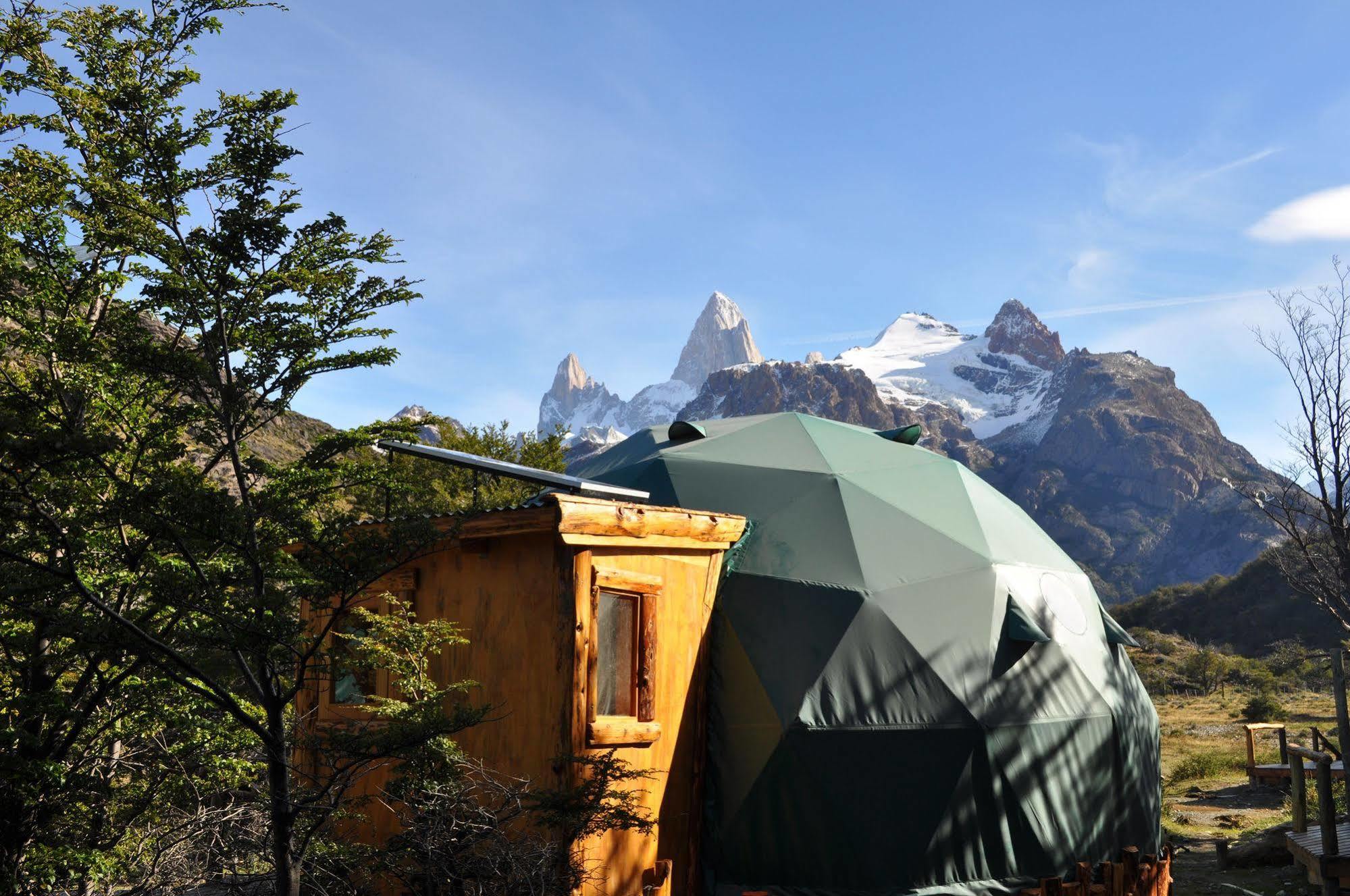 Отель Patagonia Eco Domes Эль-Чальтен Экстерьер фото